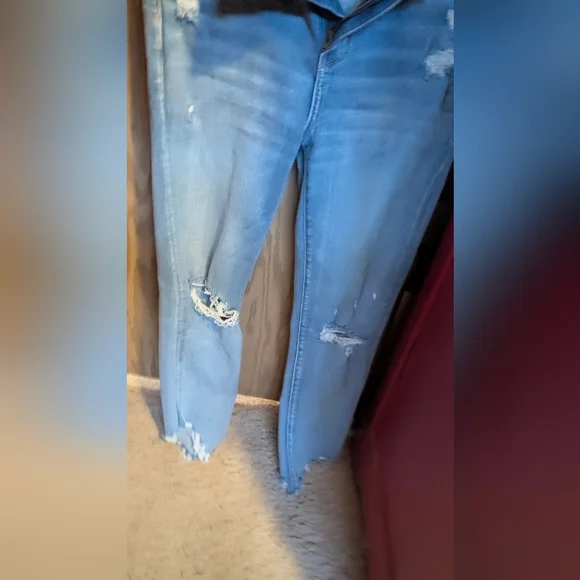 American  Eagle Outfitters High Rise Crop Light Blue Distressed Jeans - Picture 12 of 15